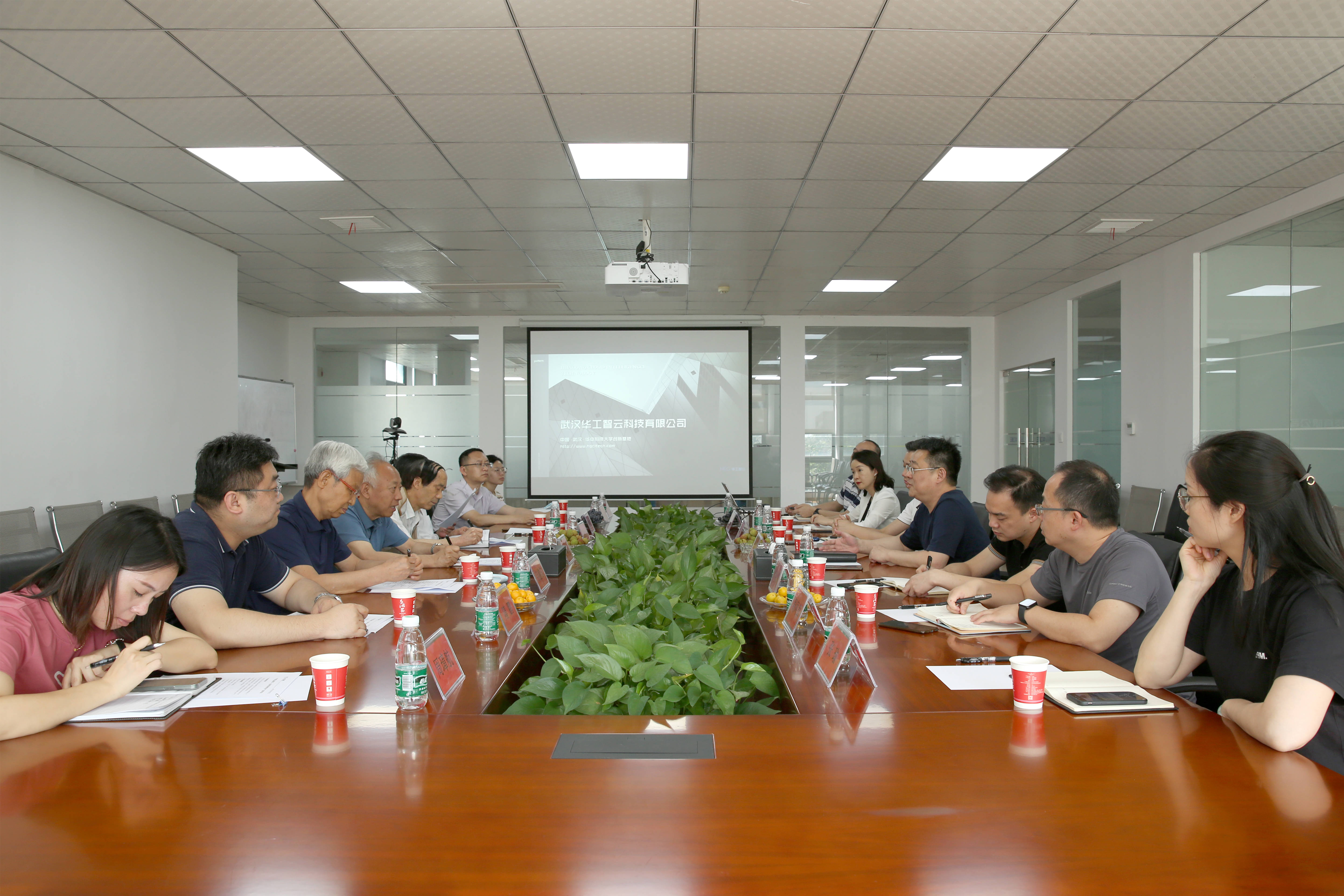 武汉市关工委领导一行莅临南宫NG28(中国)参观考察指导工作 